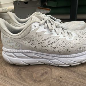Hoka women’s clifton 7 white